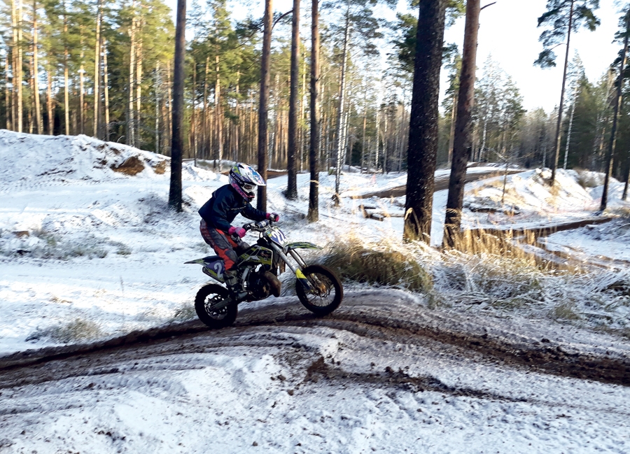 Ronalds Ziemelis trenējas mototrasē Skaistkalnē.
Autors: no A. Ziemeļa albuma.