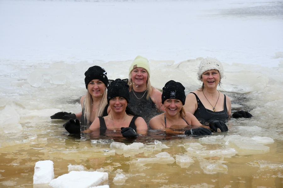 Mēmelē pat janvāra spelgonī var satikt bauškenieces Andru Katkeviču, Leldi Meškausku, Lindu Ramani, Zani Trasūni un Kristīni Selani.
Autors: Ivars Bogdanovs