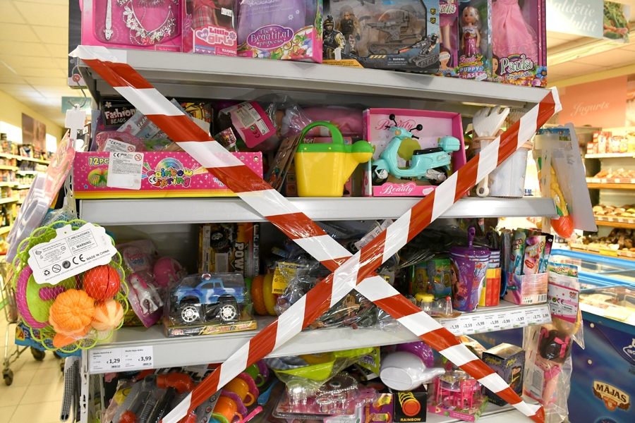 Pārdošanai neatļautās preces norobežotas.
Autors: Ivars Bogdanovs