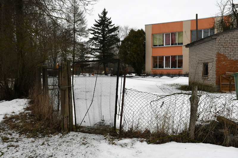 Ceraukstes pirmsskolas izglītības iestādes «Dzirnaviņas» žoga pārbūvei aicina piešķirt finansējumu.
Autors: Ivars Bogdanovs