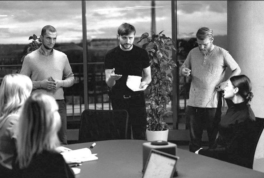 Par 2020. gada Bauskas novada uzņēmējdarbības konkursa uzvarētāju jauno uzņēmēju grupā kļuva «So-so» mediju studija, kuru vada baušķenieks Matīss Saulītis (vidū).
Autors: no so-so.lv.