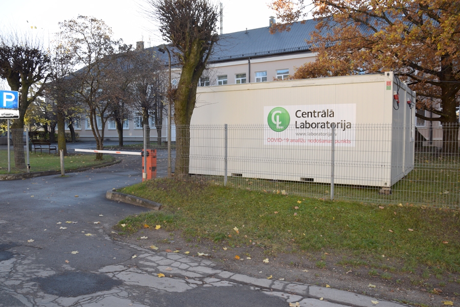 Bauskas slimnīcas teritorijā ir iekārtots un darbojas «Covid-19» testēšanas punkts.
Autors: no «Bauskas Dzīves» arhīva.