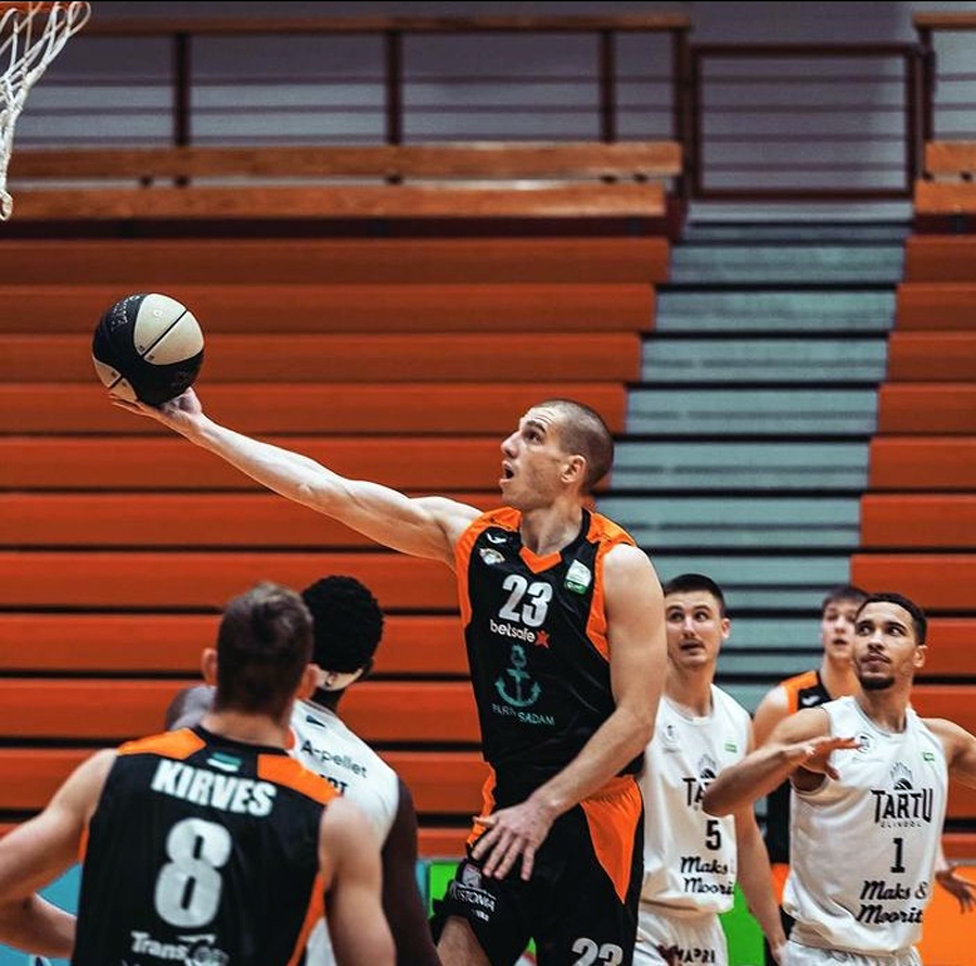 Linarda Jaunzema klubs «Pärnu Sadam» pašlaik ir Igaunijas basketbola līgas līderis.
Autors: no L. Jaunzema albuma.