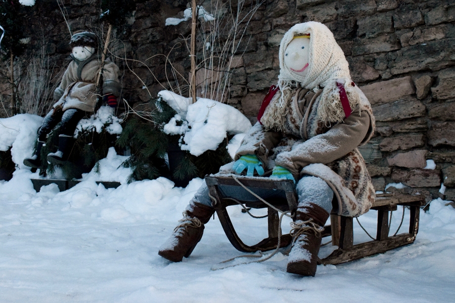 Meteņu svinēšana Vecumnieku novadā sākusies ar pagastu centru izdekorēšanu. Šajā attēlā - rotājumi Bārbeles pagastā.