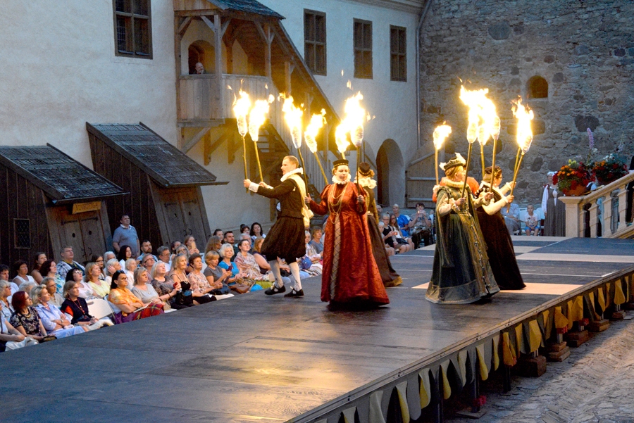 Apvienotajam novadam būs jādomā vienoti kritēriji visiem festivāliem, arī «Vivat Kurlandia» Bauskā un «Āboļdārzam» Bārbeles pagasta Gaismā.
Autors: no «Bauskas Dzīves» arhīva.