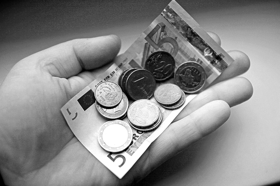 Lai tagad mācītu citus par finansēm, Zanei Loginai pašai bija jāpiedzīvo brīdis, kad nevajadzīgo tēriņu apmērs bija līdzvērtīgs nopelnītajai algai. Tad arī nāca pārliecība, ka jāattīsta jaunas prasmes. Tās palīdzēja izrauties no «apburtā loka», kurā nekad «līdz algai nepietiek».
Autors: no arhīva.