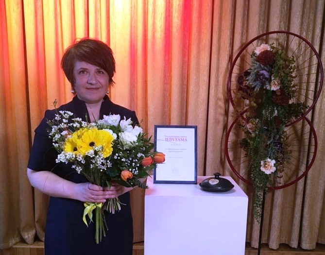 Ņemot vērā Covid-19 pandēmijas dēļ noteiktos ierobežojumus, balva Krisīnei Karelei tika pasniegta individuāli 22.februāra pēcpusdienā Iecavas kultūras namā.
Autors: Vija Ieleja,iecava.lv