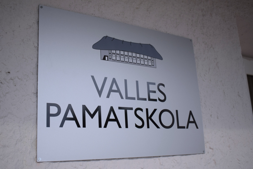 Valles pamatskolā mācību darbs atkal tiek organizēts attālināti.
Autors: Žanna Zālīte