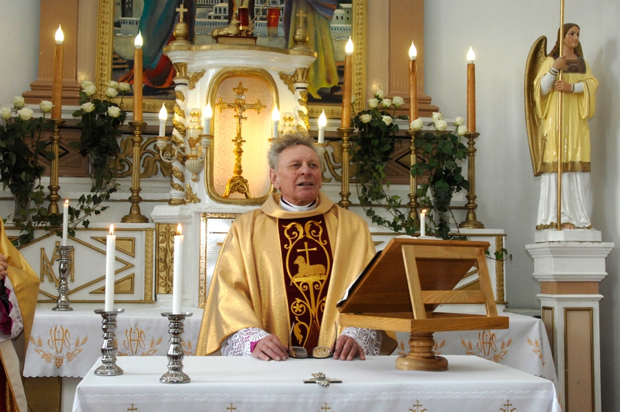 Monsinjors Jānis Zviedrāns vada Svēto misi.
Autors: Ivars Bogdanovs