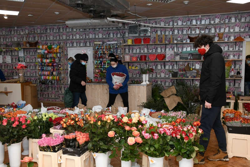 8. marta svinības Latvijā joprojām ir godā un spēcīga tradīcija, par ko liecina pieprasījums pēc svaigiem ziediem.
Autors: Ivars Bogdanovs