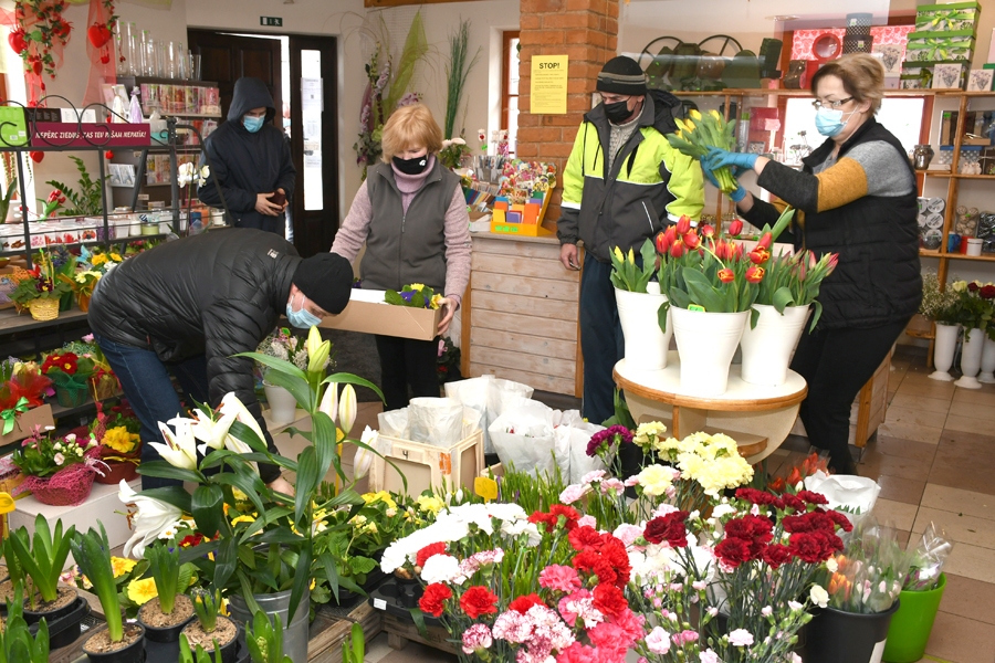 Veikalā «Rozīte» Bauskā klientu svētkos netrūka.