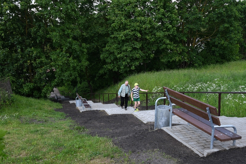 Salabotās kāpnes, kas ved līdz Mēmeles gājēju tiltiņam.
Autors: no «Bauskas Dzīves» arhīva.