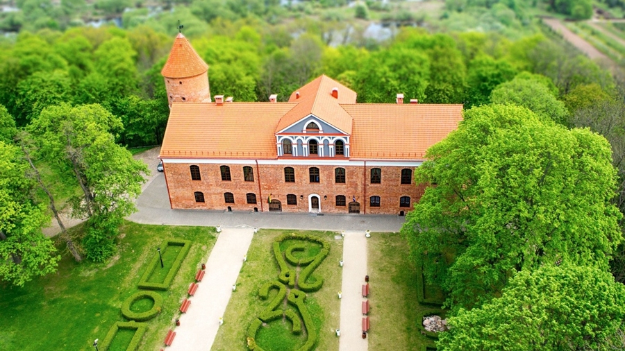 Projekta vadošā partnere Raudondvaris muiža atrodas Kauņas rajonā Lietuvā.
Autors: no www.kaunorajonas.lt.