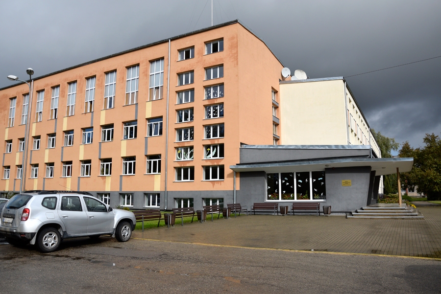 SAULAINES PROFESIONĀLAJĀ VIDUSSKOLĀ, kas atrodas Rundāles novadā,  mācās ap 200 audzēkņu, apgūstot augkopības tehniķa, automehāniķa, datorsistēmu tehniķa, lauksaimniecības mehanizācijas tehniķa, pavāra un viesmīlības pakalpojumu speciālista profesiju.
Autors: no «Bauskas Dzīves» arhīva.