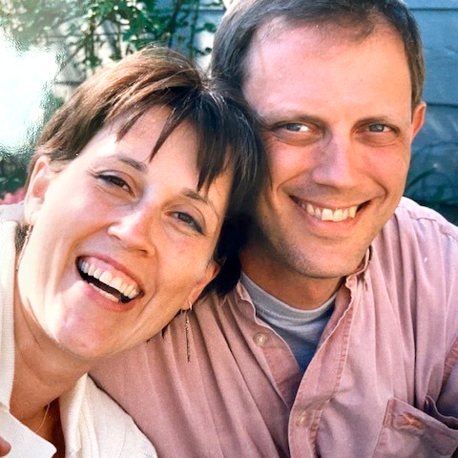 Visu laiku mīļākā 
fotogrāfija. Tā par šo kadru, kurā ir kopā ar māsu Annu Žubīti Streipu, saka Kārlis.
Autors: no  K. Streipa  personiskā  albuma.