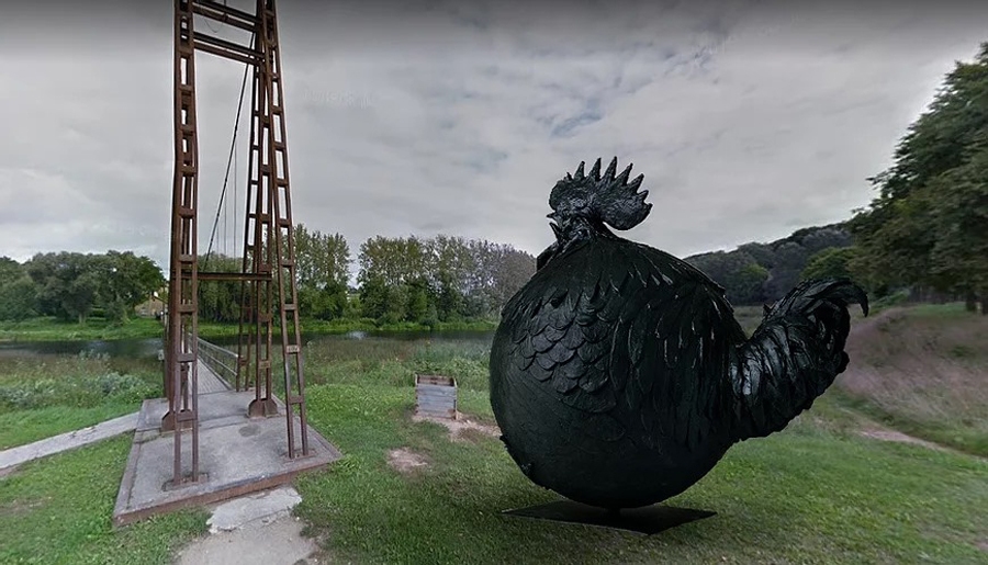 Skulptūras projekts «Melnais gailis bumbā», tēlnieka Dāvja Valbaka piedāvājums.
Autors: no www.bauskasskulpturas.com.
