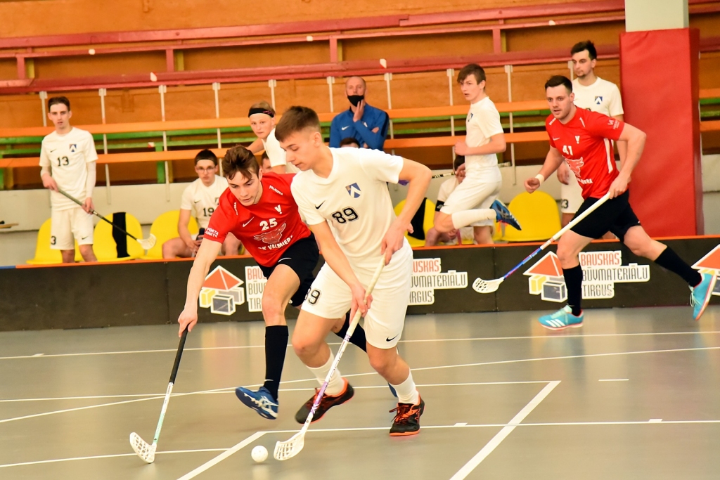 Spēle sestdien, 17.aprīlī, kad florbola komanda «Bauska» mājas spēlē zaudēja «Valmierai» ar 17:4.
Autors: Uldis Varnevičs