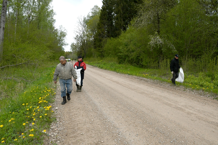 Lielajā talkā pērn aktīvi iesaistījās Ceraukstes mednieku kolektīva vīri.
Autors: no «Bauskas Dzīves» arhīva.
