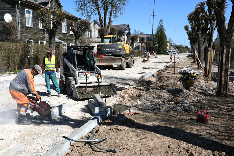 Pēc tehnoloģiskā pārtraukuma SIA «Viona» sākusi darbus Pilskalna ielā Bauskā.
Autors: Ivars Bogdanovs