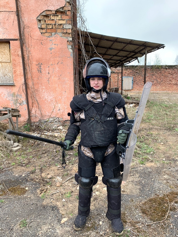 Aiva Žindule pagājušajā nedēļas nogalē divas dienas pavadīja fiziski un morāli sarežģītās zemessargu mācībās.
Autors: Kaspars Kalējs