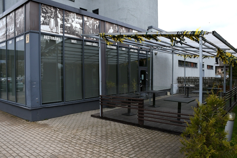 Ar sestdienu, 8. maiju, ēdināšanu ārpus telpām sāks restorāns «Mūza».
Autors: Ivars Bogdanovs