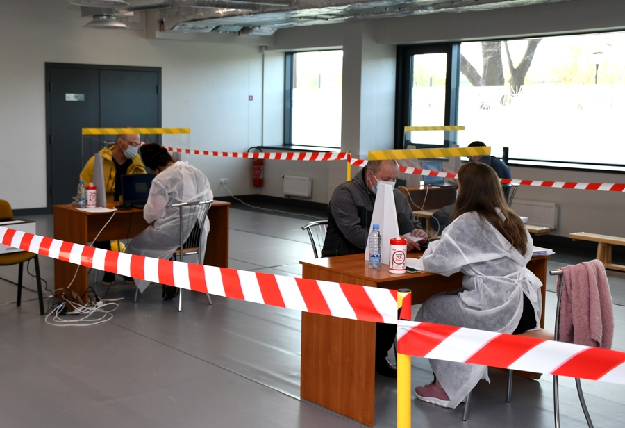 Piektdien Bauskā vakcinācijas pakalpojumu nodrošināja divas brigādes, sestdien – trīs, bet svētdien – viena.
Autors: Ivars Bogdanovs