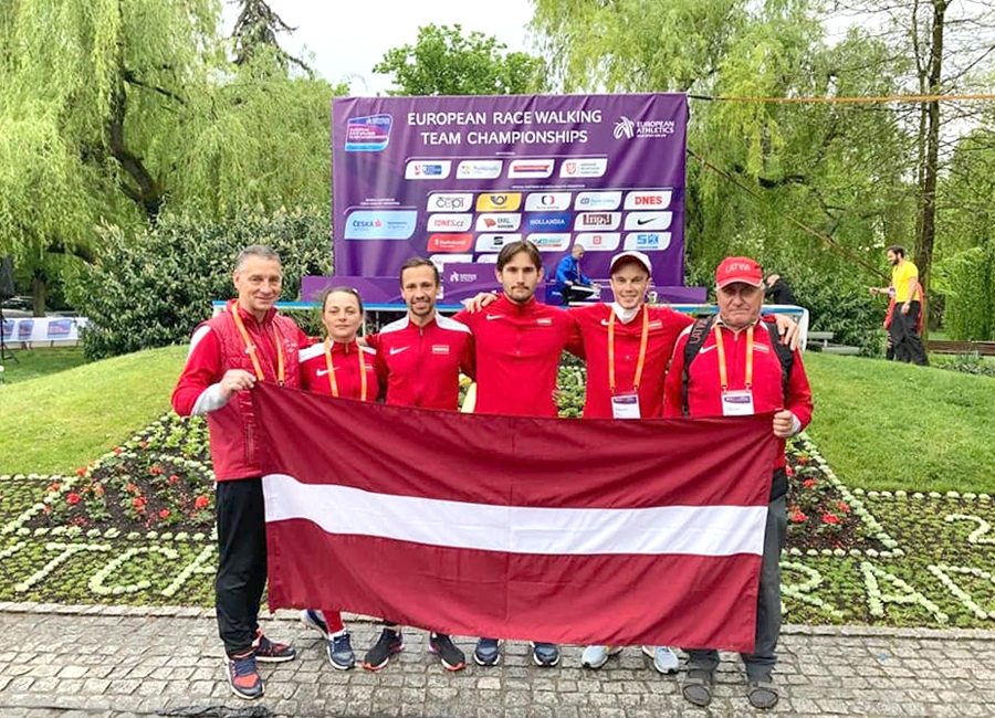 Modra Ignate (otrā no kreisās), Raivo Saulgriezis, Ruslans Smolonskis un Arnis Rumbenieks Podebradā.
Autors: no athletics.lv.