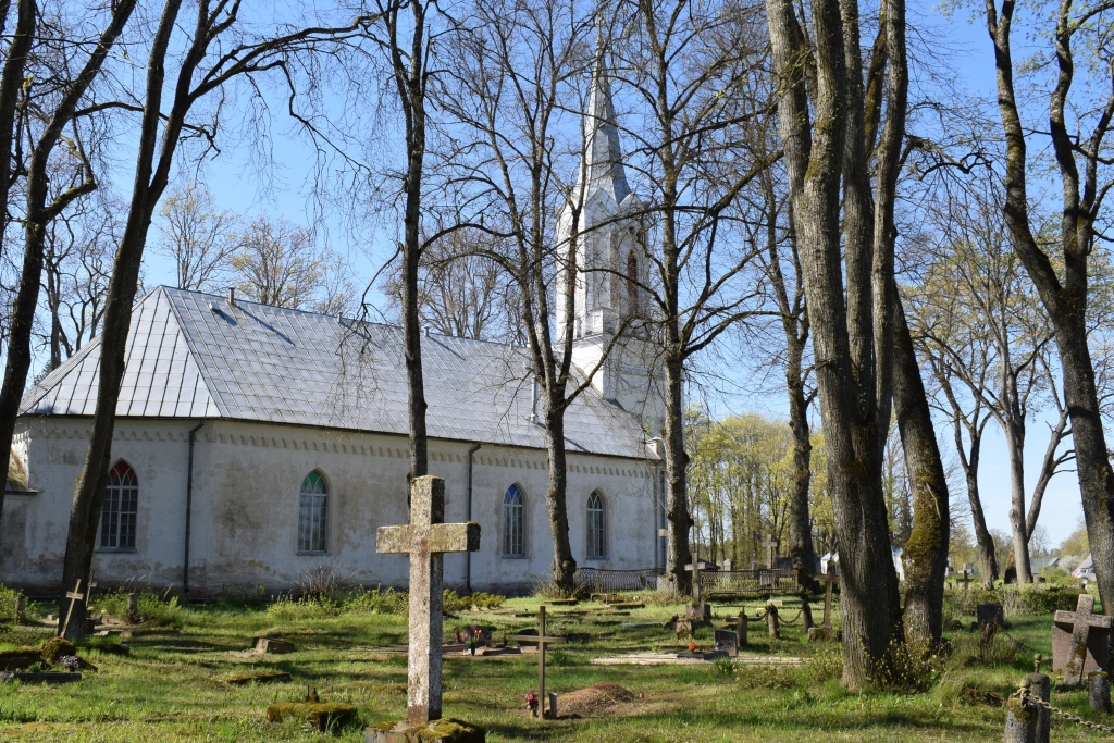 Bārbeles centra kapu teritorijas sakopšanu un apbedījumu digitalizāciju veiks Vecumnieku novada pašvaldības algots darbinieks.
Autors: Žanna Zālīte