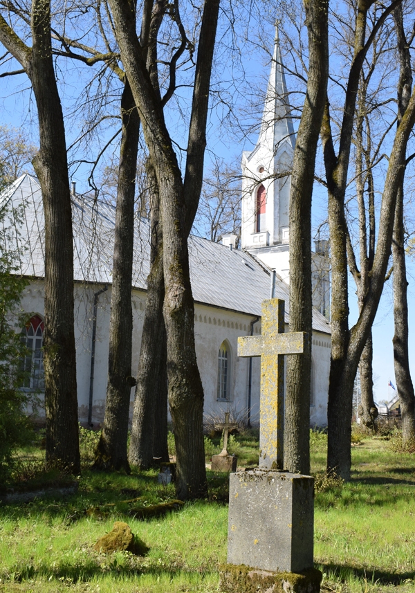 Bārbeles centra kapu teritorijas sakopšanu un apbedījumu digitalizāciju veiks Vecumnieku novada pašvaldības algots darbinieks.
Autors: Žanna Zālīte