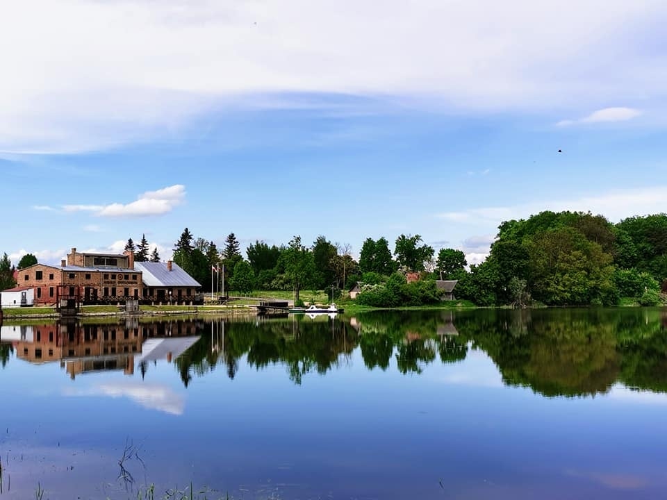 Rundāles ūdensdzirnavās  «Atvērto dienu laukos» ietvaros apmeklētājiem būs iespēja apskatīt muzeju un iznomāt ūdens inventārus ar 50% atlaidi.
Autors: No albuma.