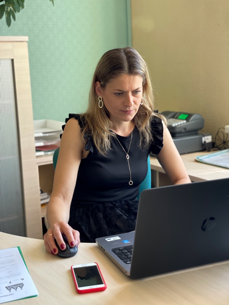 Kristīne Čakāne, Bauskas CB speciāliste, pirms četriem gadiem sāka skaļās lasīšanas  sacensības rīkot Bauskas un apkārtnes novados. Šoreiz viņa bija žūrijas vadītāja.
Autors: Jānis Balodis