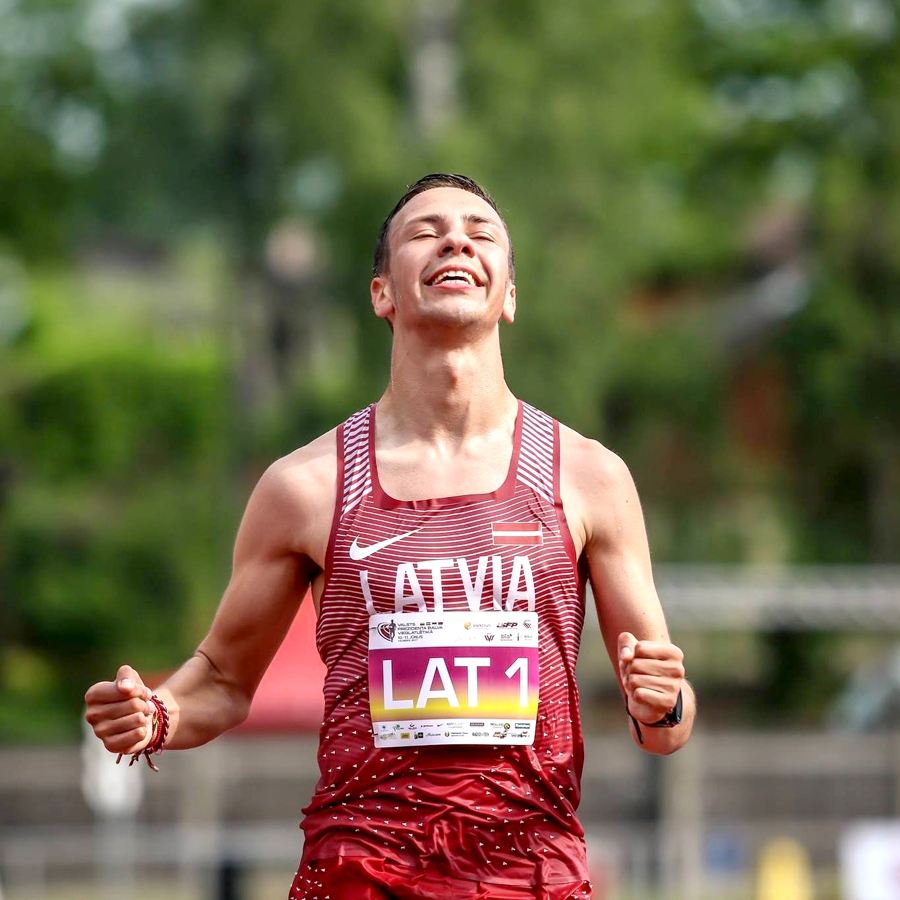 Raivo Saulgriezis otro reizi kļuva par Latvijas čempionu soļošanā 20 kilometru distancē.
Autors: no albuma.