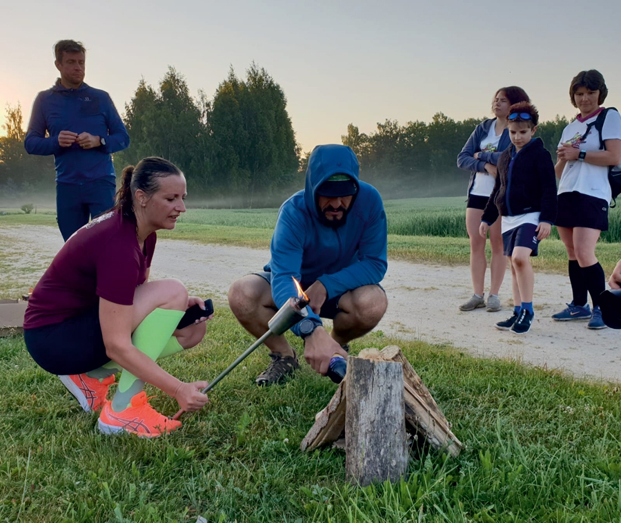 Aiva Kramiņa Gaismas ceļa ugunskuru iededza pie V. Plūdoņa muzeja «Lejenieki» Ceraukstes pagastā.
Autors: Mareks Gaļinovskis
