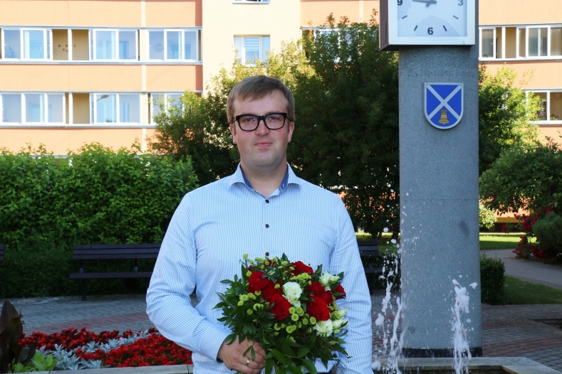 Iecavas novada domes deputāti vienbalsīgi par Iecavas vidusskolas direktoru apstiprinājuši Kārli Kravi.
Autors: Beata Logina, iecava.lv