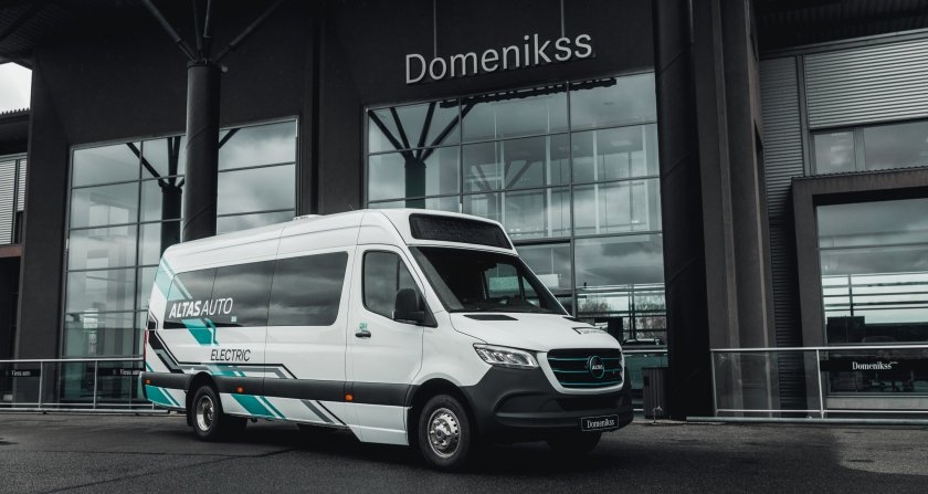 Elektriskie «Novus Ecoline» pasažieru mikroautobusi būvēti uz «Mercedes Sprinter» modeļa bāzes Viļņā.
Autors: no domenikss.lv