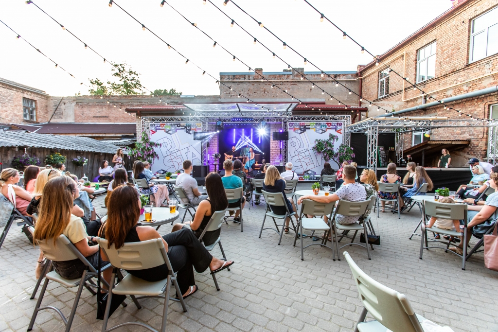 «Pulsēta» pagājušās vasaras koncertos bija skatītāju piepildīta.
Autors: Ģirts Donerblics, 