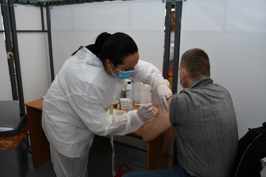 Vakcinēšanās iespējas pašlaik plašas, arī Bauskā šodien un rīt var doties uz sporta halli.
Autors: Ivars Bogdanovs