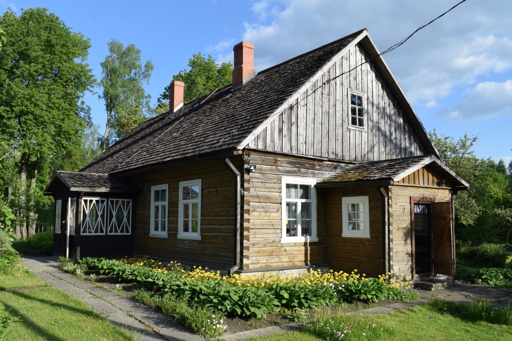 Aktieru Amtmaņu muzejā Valles pagasta «Zvanītāju Bukās» 5. augustā norisināsies gadskārtējais sarīkojums, kas veltīts Latvijas Nacionālā teātra ilggadējā režisora Alfreda Amtmaņa-Briedīša dzimšanas dienas atcerei.
Autors: Žanna Zālīte