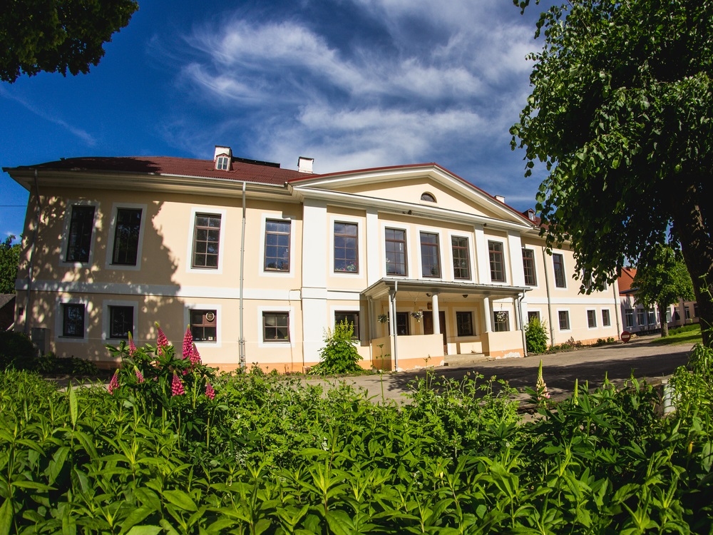 Lielvircavas muižas kungu dzīvojamā ēka. r deponēto vēsturisko priekšmetu palīdzību muižā tiks sniegts uzskatāms piemērs par aristokrātu kungu namu iekārtojumu 19.gadsimtā.
Autors: no visit.jelgava.lv