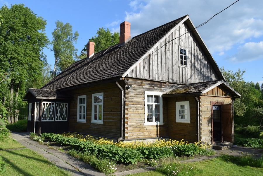 Aktieru Amtmaņu muzejā Valles pagasta «Zvanītāju Bukās» 5. augustā norisināsies gadskārtējais sarīkojums, kas veltīts Latvijas Nacionālā teātra ilggadējā režisora Alfreda Amtmaņa-Briedīša dzimšanas dienas atcerei.
Autors: Žanna Zālīte