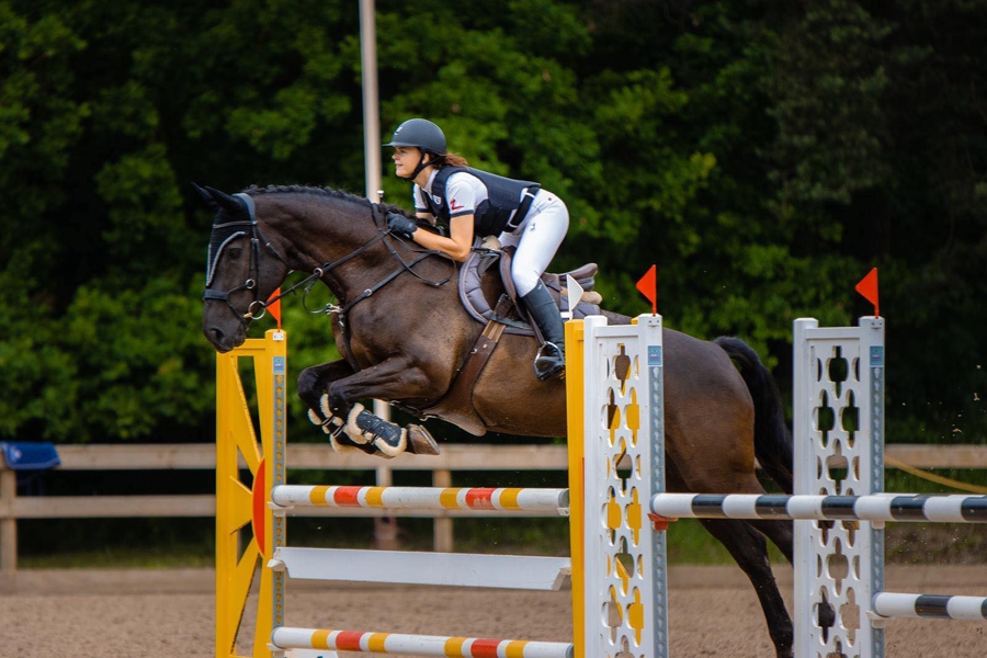 Nikola Līva Marčenkova ar Kamelotu.  Foto –
Autors: Pugathoo