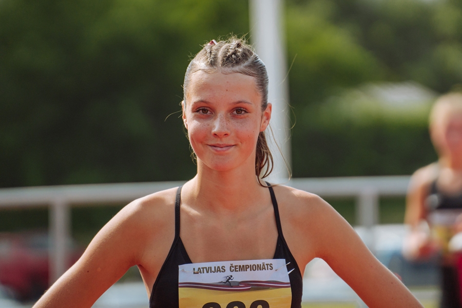 Adriana Krūzmane trīs reizes uzvarēja Latvijas U16 vieglatlētikas čempionātā.
Autors: Guntis  Bērziņš, athletics.lv.