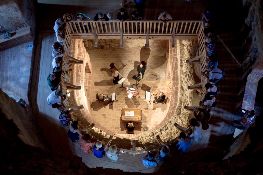 «Fabella Ensemble» koncerts «Elgera dziesmas» Bauskas pils tornī.
Autors: Edgars Namiķis