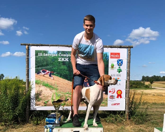 Evarts Janušauskis un Zuma uzvarēja Latvijas čempionātā kanikrosā.
Autors: no sportsbauska.lv.