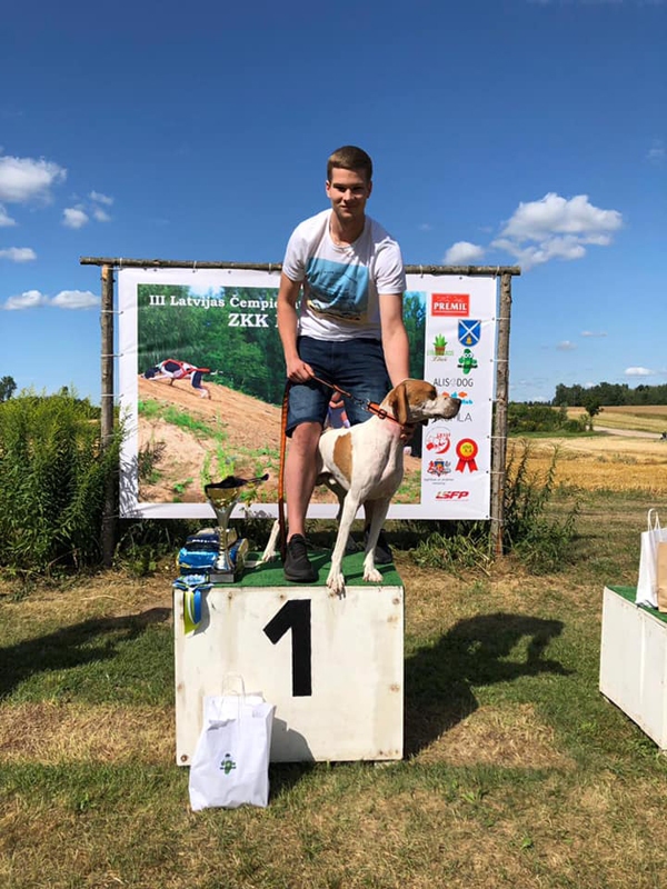 Evarts Janušauskis un Zuma uzvarēja Latvijas čempionātā kanikrosā.
Autors: no sportsbauska.lv.