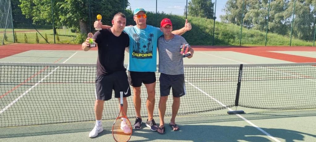 Pirmajā posmā B grupā uzvarēja Dāvis Indrikovs (vidū), otrais Nauris Dumbrovskis (no kreisās) un Gatis Feldmanis.
Autors: no organizatoru albuma.