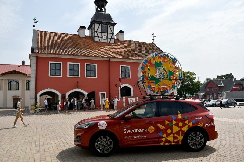 Daži mirkļi svētku Bauskas rātslaukumā.
Autors: no 