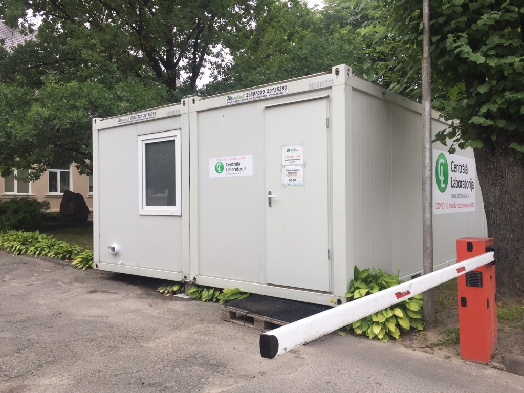 Covid-19 laboratoriskā testēšana pieejama Bauskā atsevišķā konteinertipa namiņā pie slimnīcas ēkas.
Autors: www.bauskasdzive.lv