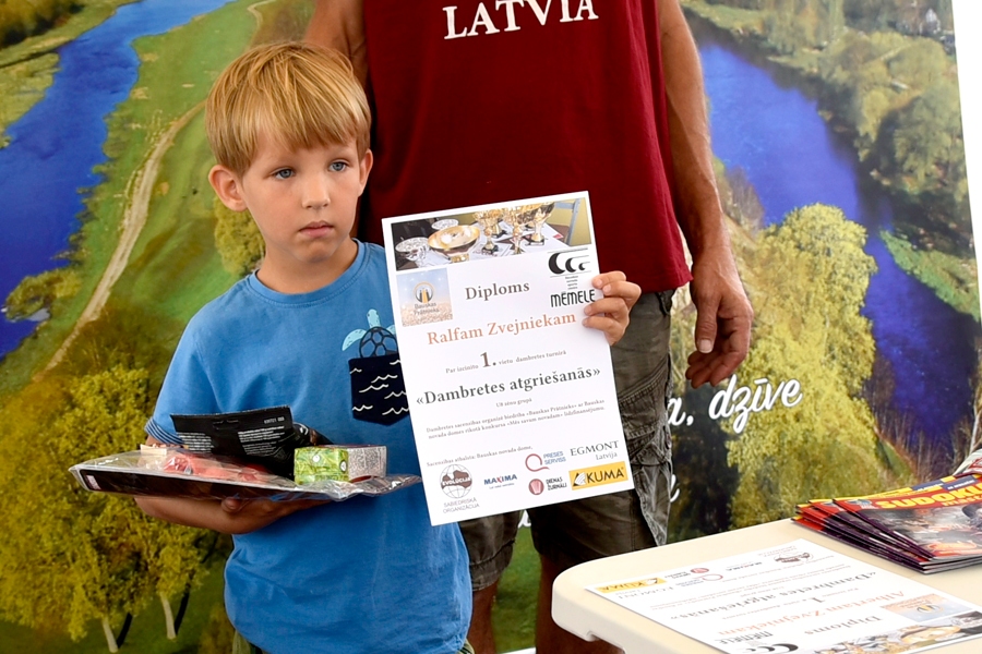 Ralfs Zvejnieks uzvarēja pirmajā «Dambretes atgriešanās» turnīrā.
Autors: no J. Štāla albuma.