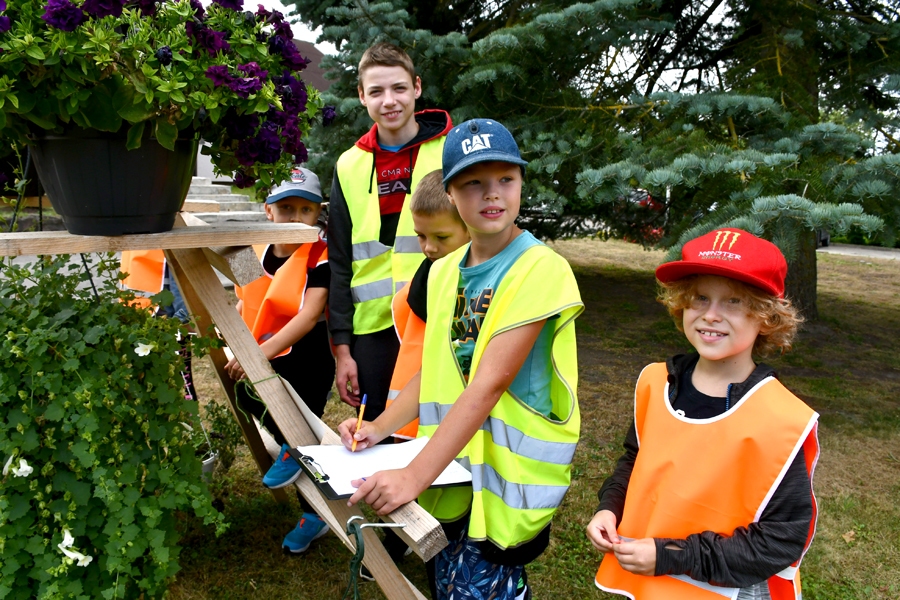 Nometnes dalībnieki piedalās orientēšanās pārgājienā Codē.
Autors: IVARS BOGDANOVS